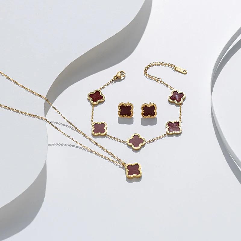 Elegantes Kleeblatt-Schmuckset – Halskette, Ohrringe & Armband aus Titanstahl – 18K vergoldet – Geschenk für Damen