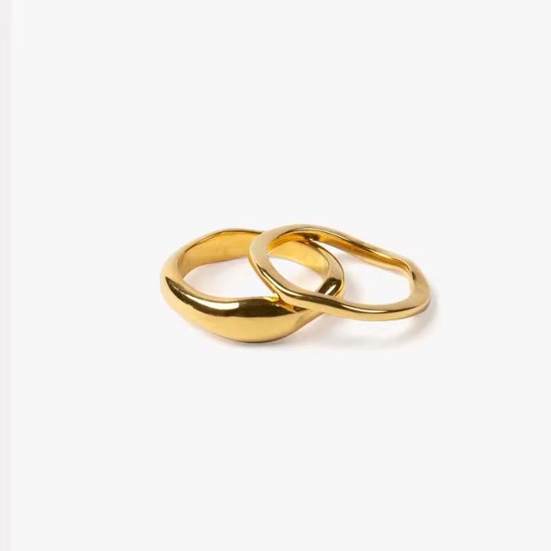 Eleganter Ring mit Edelstahlbeschichtung aus Titanstahl, Vergoldet mit unregelmässigen Kreis - Geschenk für Sie- Damenschmuck