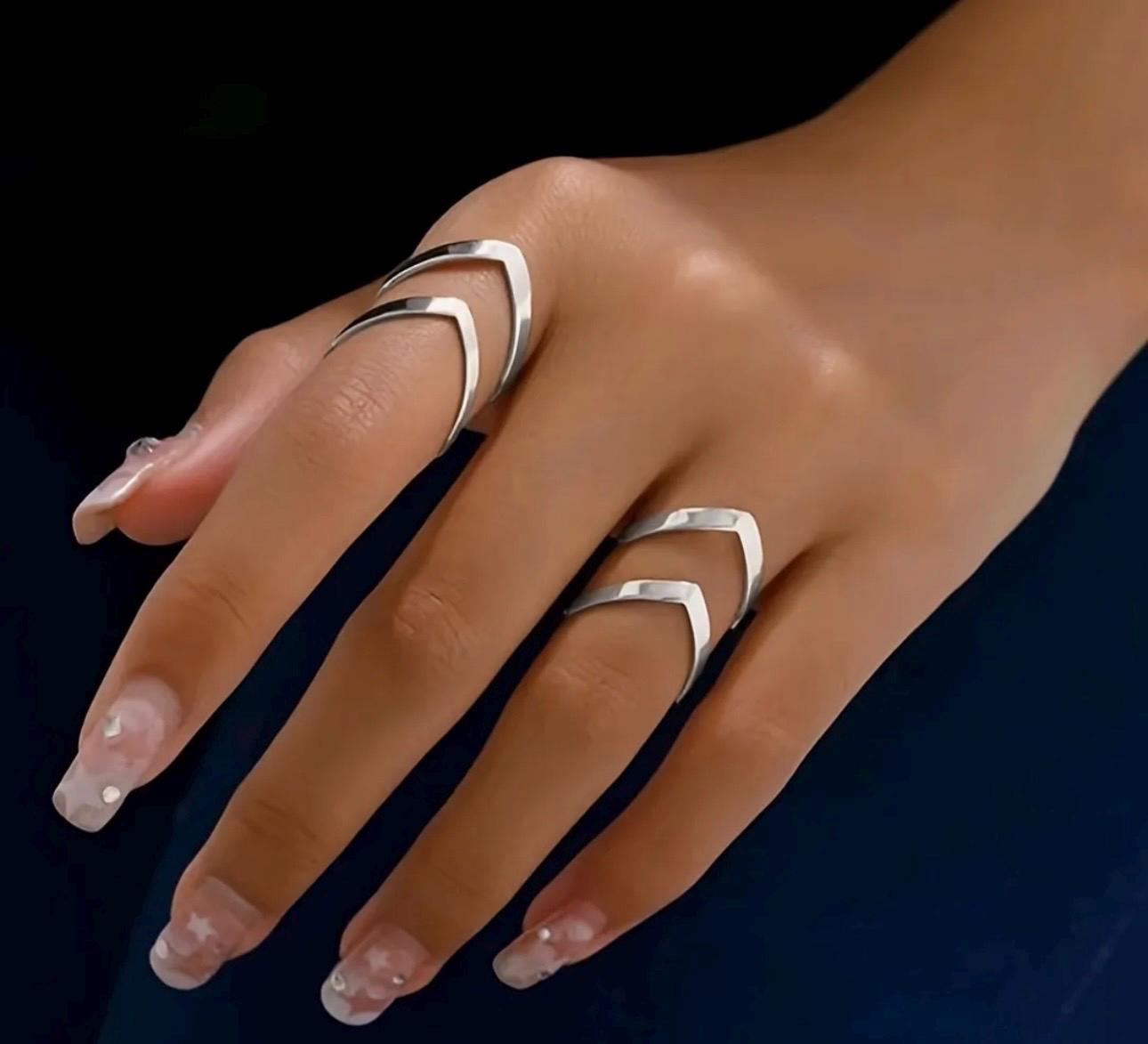 Eleganter Stillegierter Ring Schmuck mit Geometrischem Hohlraum-Design Und Monochromem Metallgefühl Finger Ring