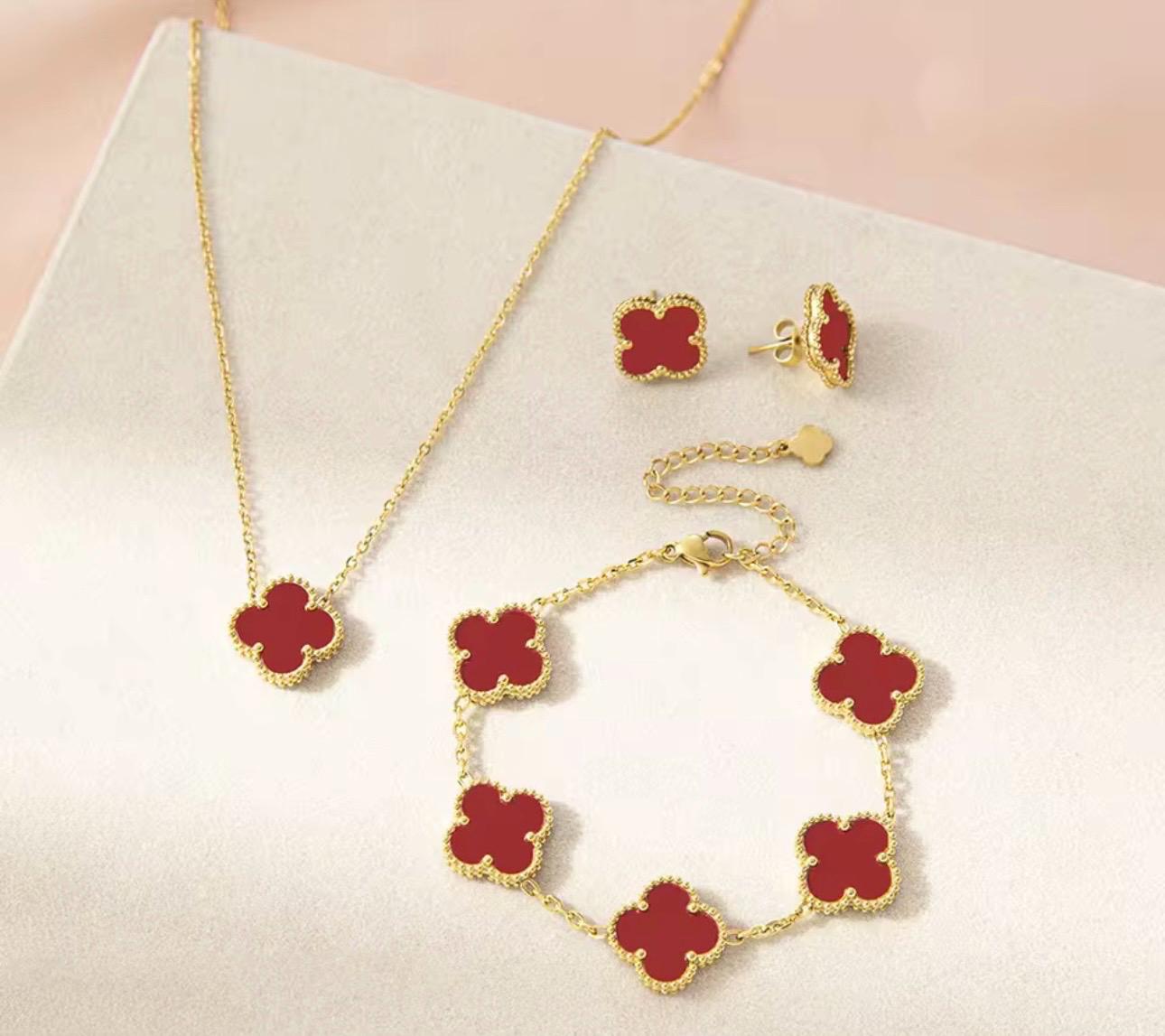 Elegantes Kleeblatt-Schmuckset – Halskette, Ohrringe & Armband aus Titanstahl – 18K vergoldet – Geschenk für Damen