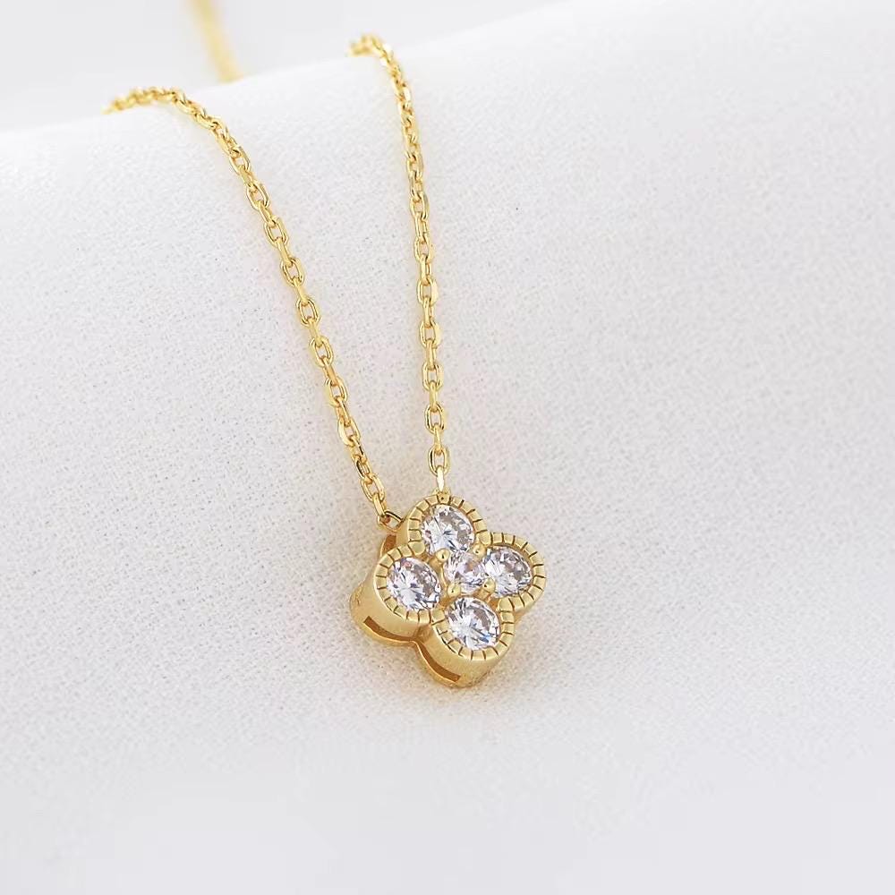 Kleeblatt Anhänger Halskette Echtes Silber in Gold Plated -Geschenk für Sie – Damenschmuck inkl. Geschenkbox