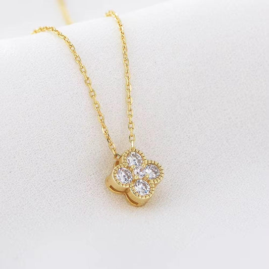 Kleeblatt Anhänger Halskette Echtes Silber in Gold Plated -Geschenk für Sie – Damenschmuck inkl. Geschenkbox
