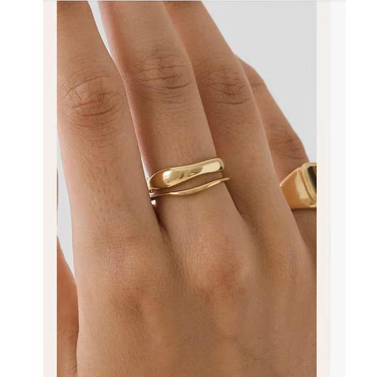 Eleganter Ring mit Edelstahlbeschichtung aus Titanstahl, Vergoldet mit unregelmässigen Kreis - Geschenk für Sie- Damenschmuck