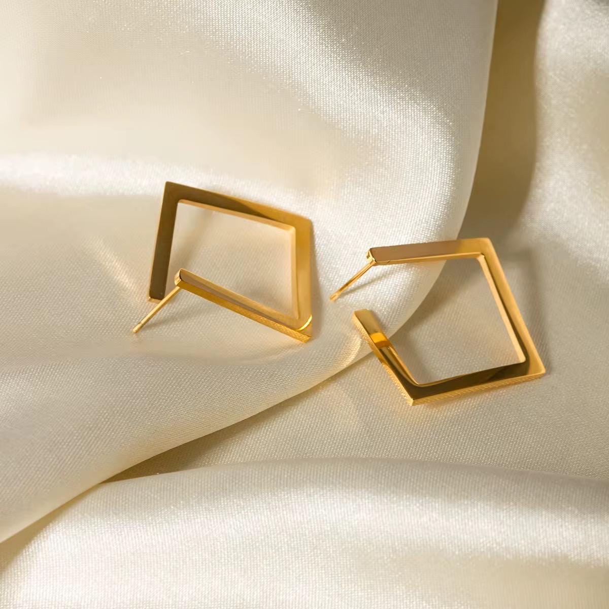 Elegante Ohrringe Vergoldete Geometrische Quadrat Ohrstecker - Elegantes Eisen Material Modisches Einfaches Design