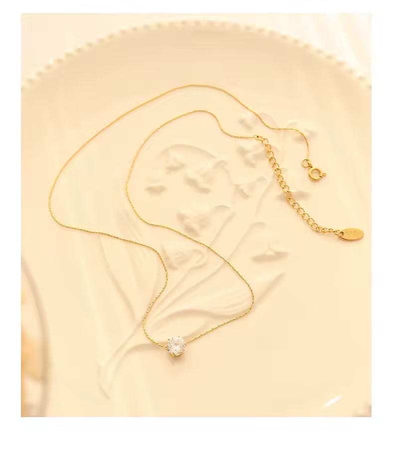 Schloss Schlüsselbeinkette, Halskette mit Krallen Strass-Anhänger vergoldet aus Edelstahl, Geschenk für Sie