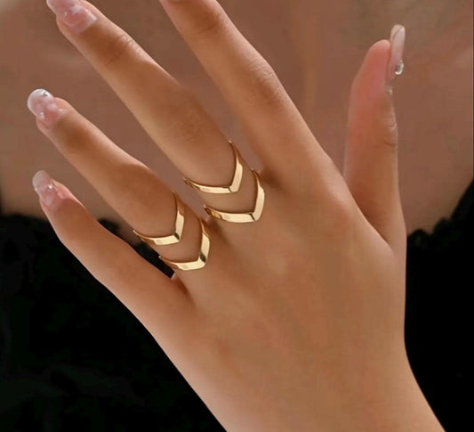 Eleganter Stillegierter Ring Schmuck mit Geometrischem Hohlraum-Design Und Monochromem Metallgefühl Finger Ring