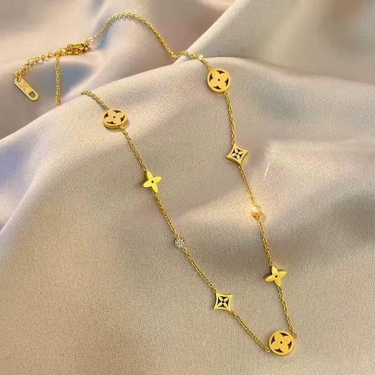 Geometrische Halskette aus Titanstahl mit vierblattriges Kleeblatt, Sterne, Blumen, Vergoldet Modeaccessoire für Frauen, Perfektes Geschenk